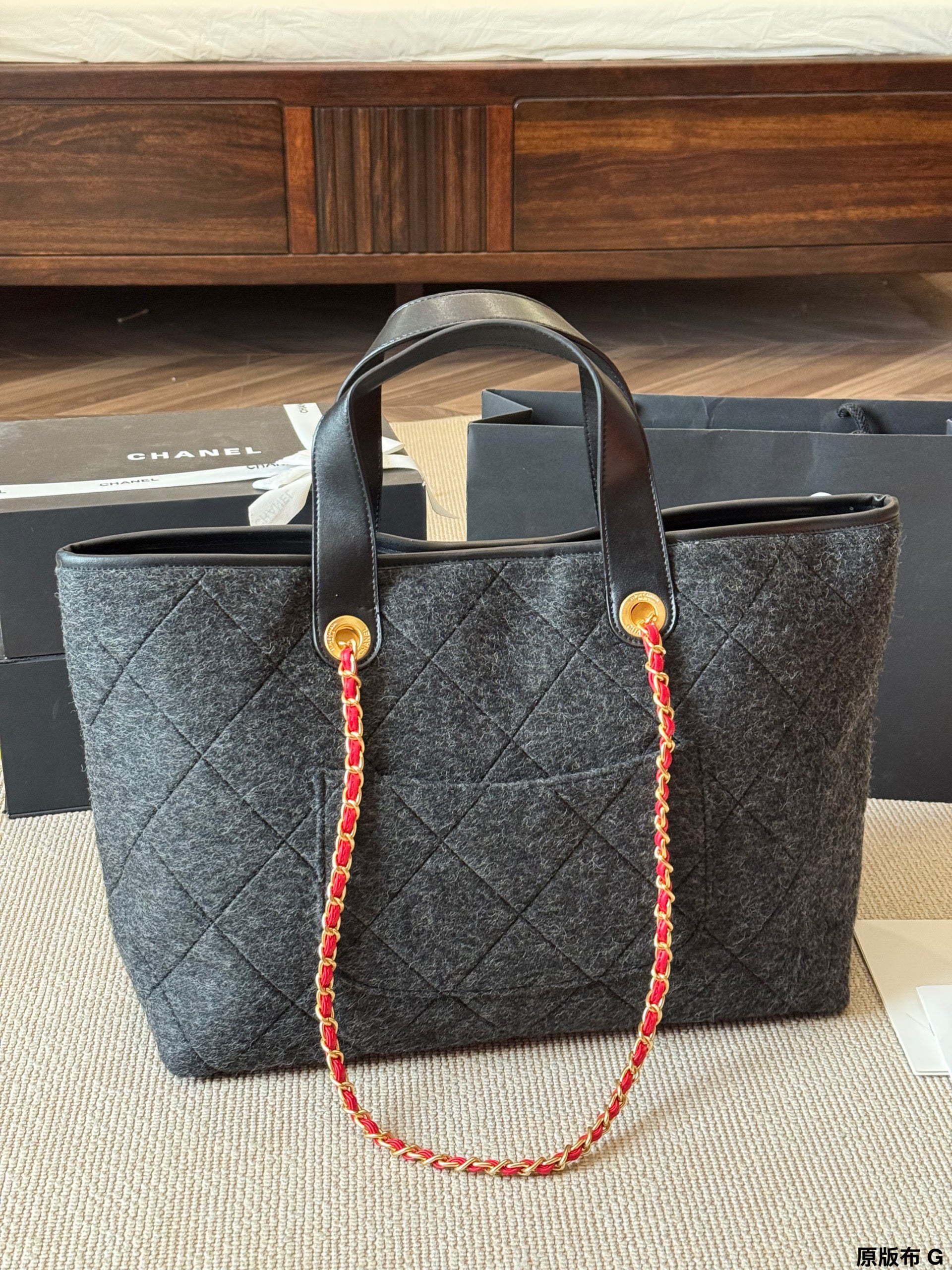 Cc 25K Grey Felt Tote Bag