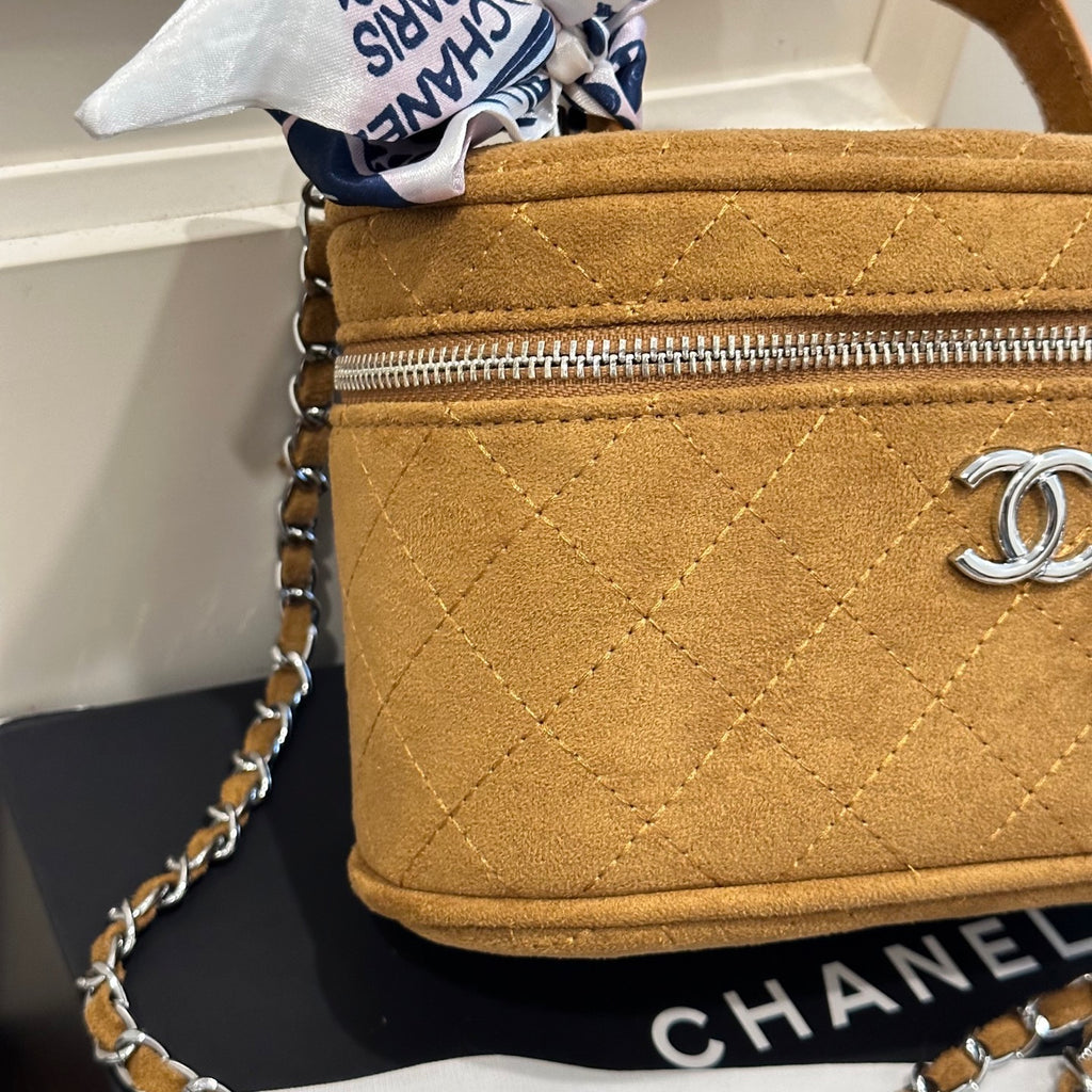 Cc suede premium chain bag