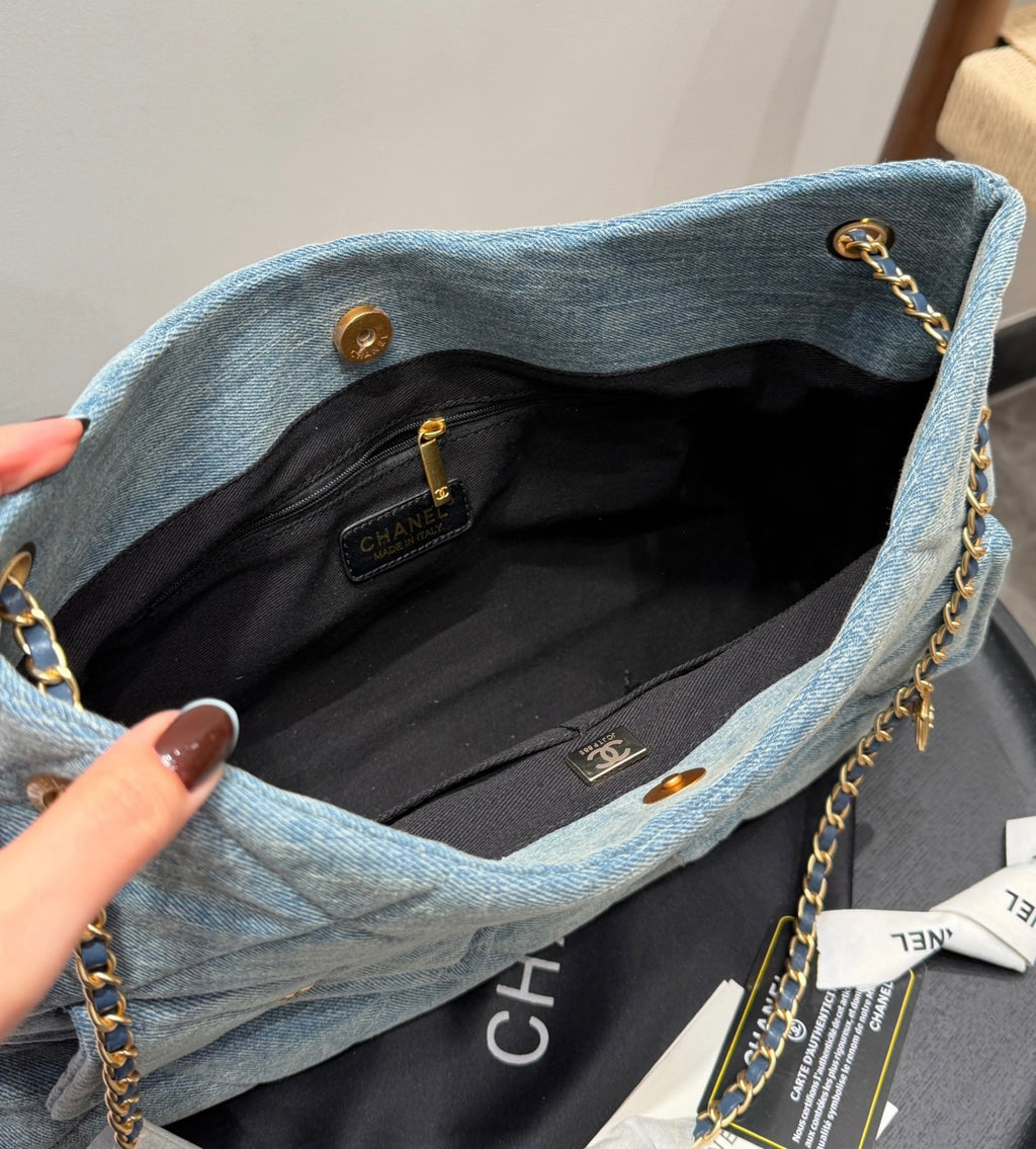 Cc 25k hobo chain tote bag