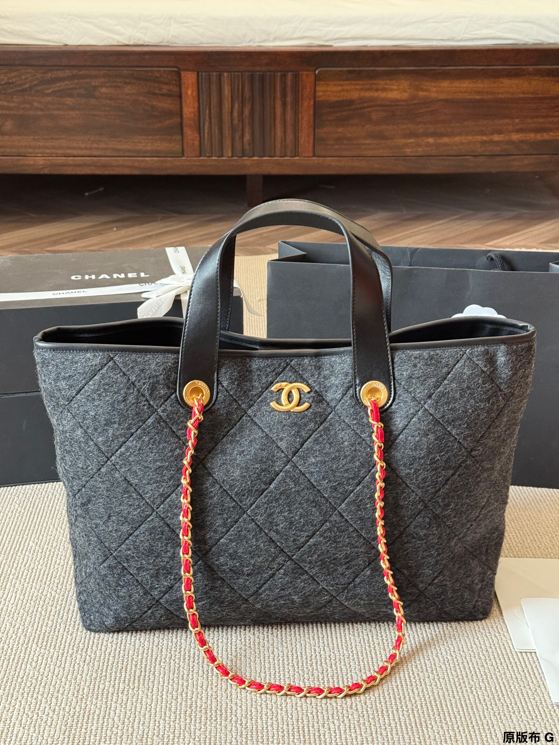 Cc 25K Grey Felt Tote Bag