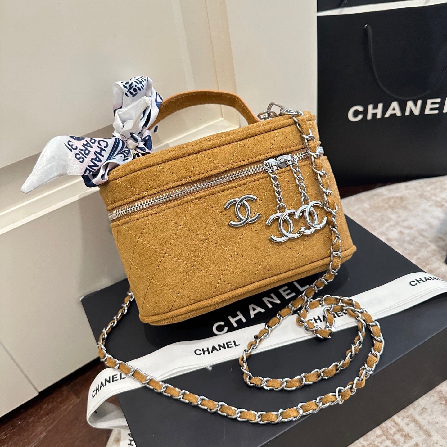 Cc suede premium chain bag