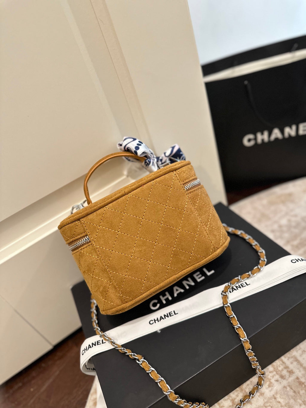 Cc suede premium chain bag
